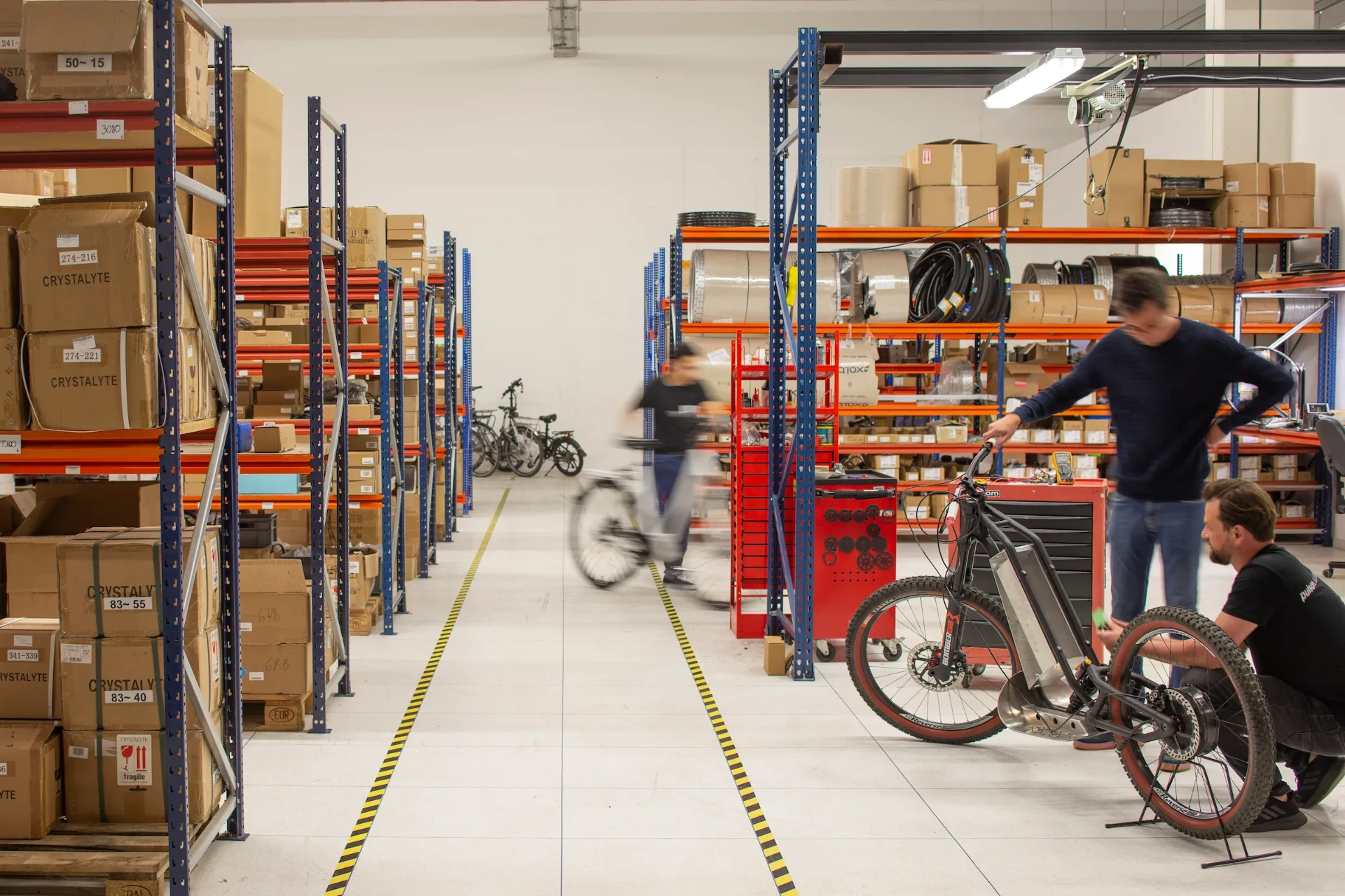 EbikeSystems werkplaats en magazijn in Bornem met Crystalyte voorraad